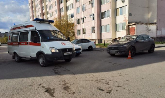 В Новом Уренгое водитель иномарки сбил 8-летнего мальчика на электросамокате