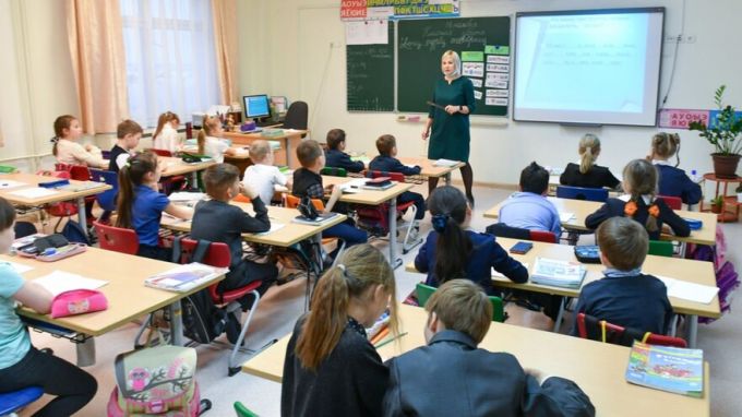 Новшество 2021 года: на Ямале учреждена медаль за классное руководство