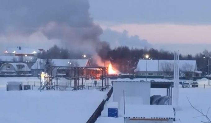 В Тарко-Сале огнеборцы тушили частную баню