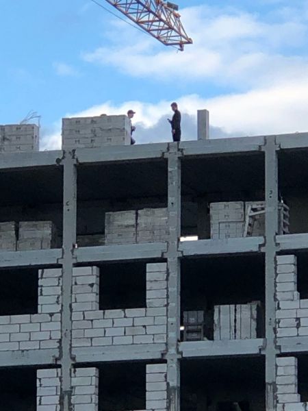 Криминальный недострой в городе ЯНАО стал местом опасных тусовок.