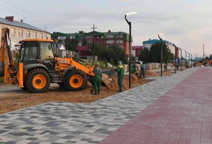 В Тарко-Сале к осени обещают достроить Прибрежный парк