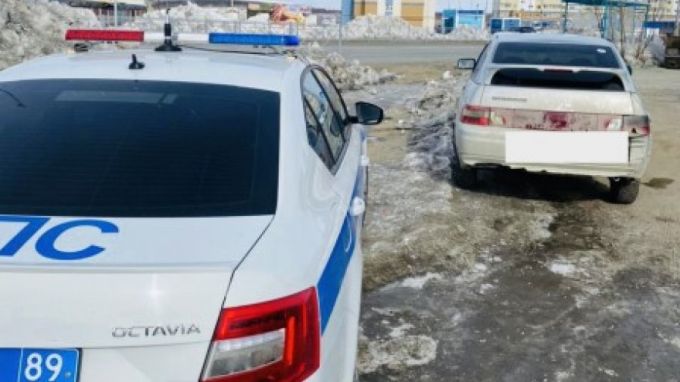 В Салехарде пьяный подросток гонял на машине родственника