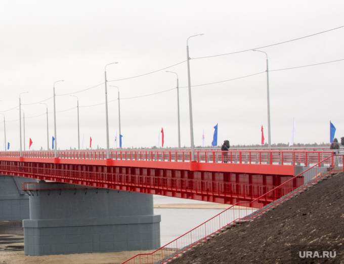 Ямальцы боятся ездить через мост, открытый полпредом