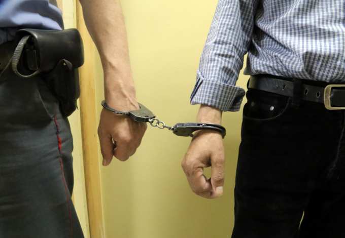 В Лабытнанги рецидивист зашел в открытую квартиру и стал подозреваемым в краже