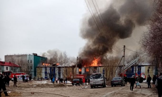 В Надымском районе сгорел жилой дом. Есть пострадавший