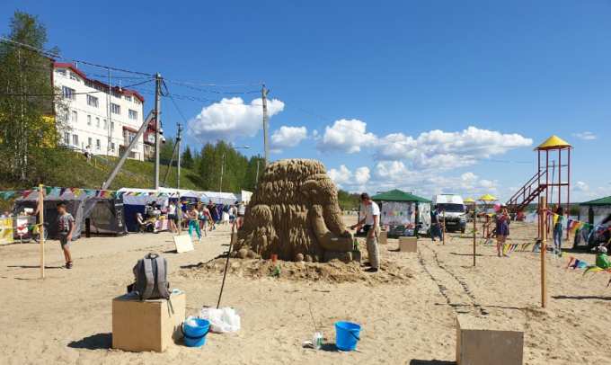 На берегу реки в Салехарде замечен мамонт