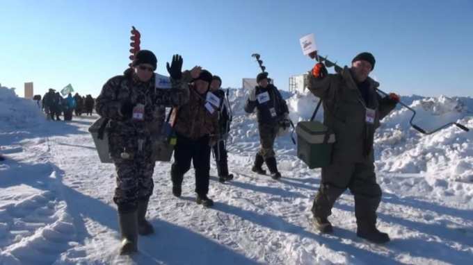 Ямальские рыбаки на реке Собь, закинув удочки, поспорят за звание лучшего