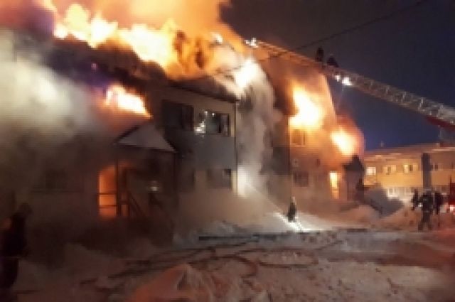 В Красноселькупе в огне недорасселённого дома погибли дети