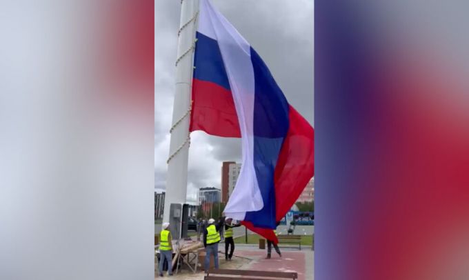 В Новом Уренгое установят самый большой в ЯНАО российский флаг