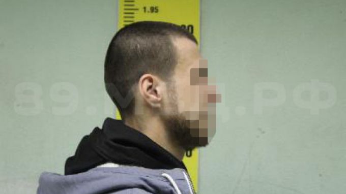 Новоуренгоец пытался похитить деньги с помощью игрушечного пистолета и зажигалки-гранаты
