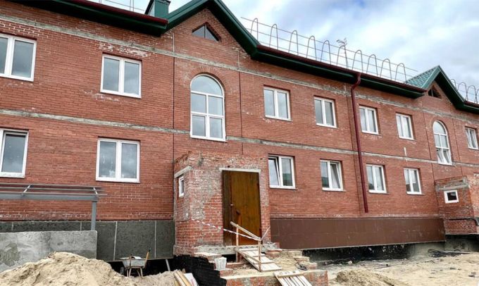 В Муравленко завершается строительство дома с «бородатой» историей