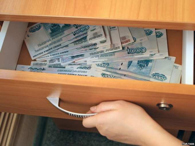 Бывший банковский служащий из Губкинского, присвоивший деньги вкладчиков, получил срок