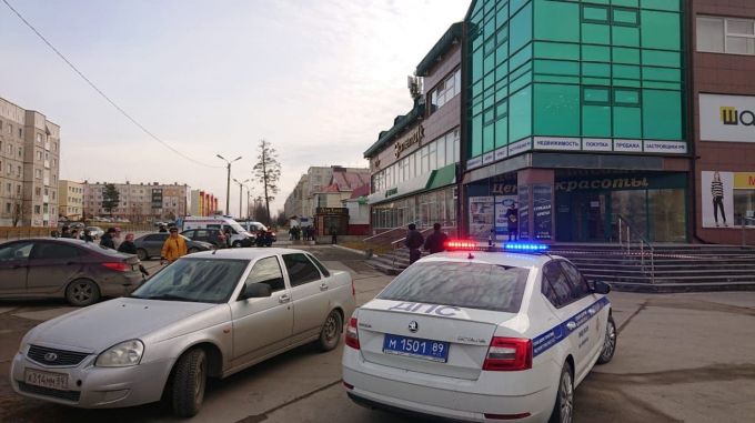 «Нам сказали «эвакуация, все выходите». В Ноябрьске силовики оцепили отделение Сбербанка