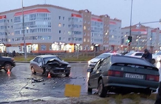 Не проскочил: три человека пострадали в ДТП в Новом Уренгое