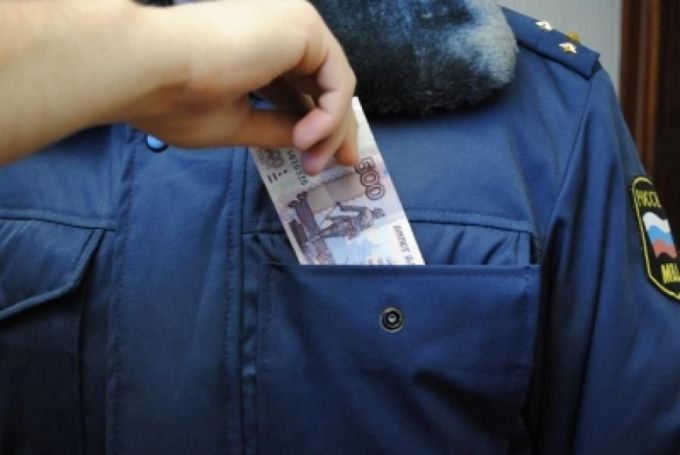 Жительница Нового Уренгоя получила крупный штраф за дачу взятки сотруднику ДПС