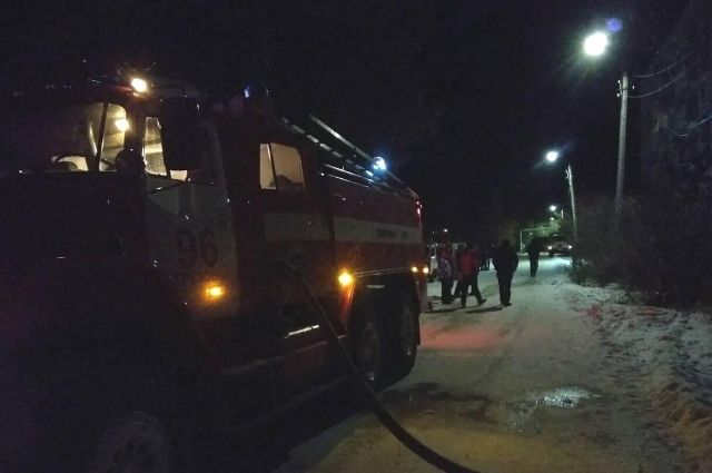 В Новом Уренгое сгорел стол, матрас и документы, жертв нет