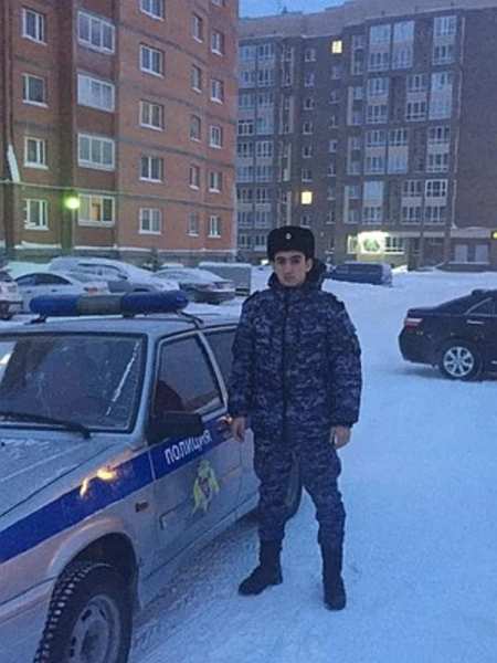 На Ямале сотрудник Росгвардии спас из пожара ребенка