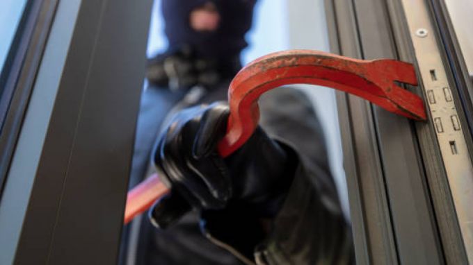Ограбили 5 торговых точек: житель ЯНАО втянул ребенка в серию краж
