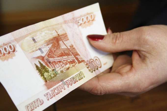 В новоуренгойском банке обнаружили фальшивую 5-тысячную купюру