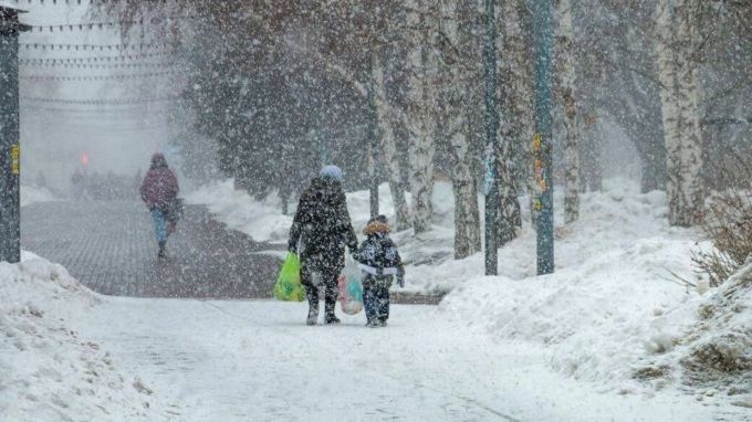 На Ямале жителей двух районов предупредили о ветреной погоде