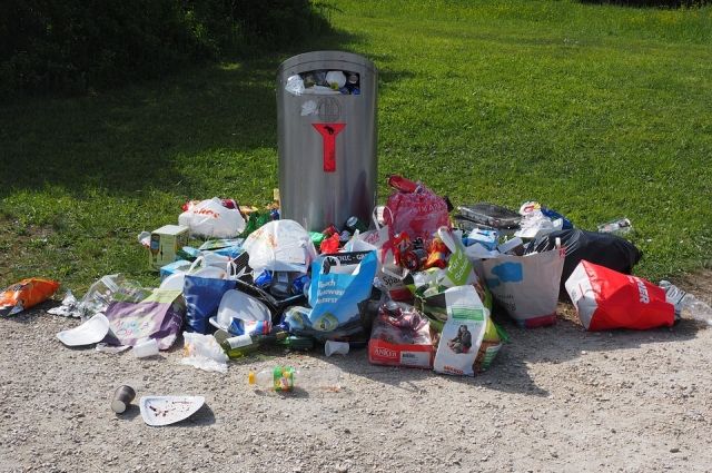 В Тарко-Сале гипермаркеты не хотят убирать мусор