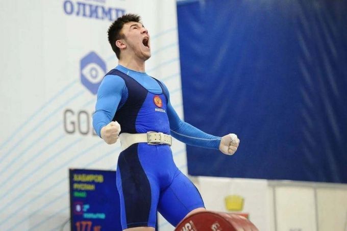 Ямальский тяжелоатлет установил пять российских рекордов