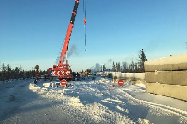 На подъезде к Ханымею забивают сваи моста