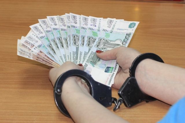 В Новом Уренгое у вахтовика украли крупную сумму денег