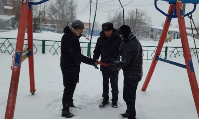 «Народный контроль» проверил детские площадки в Тарко-Сале