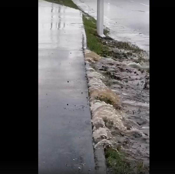 В ЯНАО из-за подземной аварии образовался водопад. «Красиво, как в Дубае»