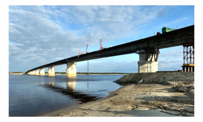 В Пуровском районе установили все пролеты моста через Пур