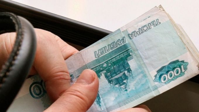 На Ямале работник «ЮТэйр-Инжиниринг» дал взятку правоохранителю, чтобы «отмазать» своих подчиненных