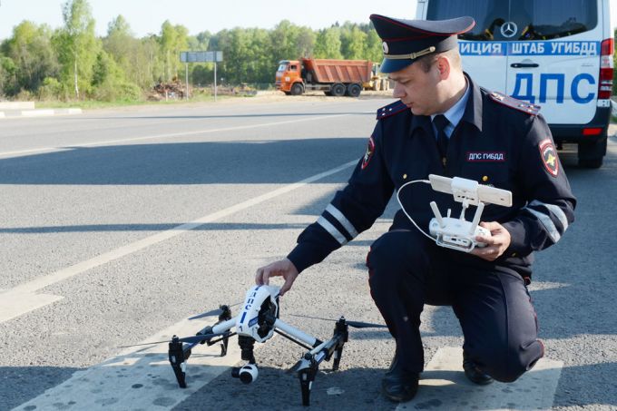 На загородных трассах Ямала тестируют «беспилотники», которые будут записывать правонарушения
