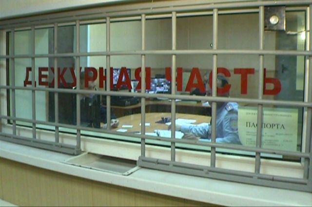 В Тарко-Сале четыре малолетних школьницы стащили из магазина ящик для пожертвований