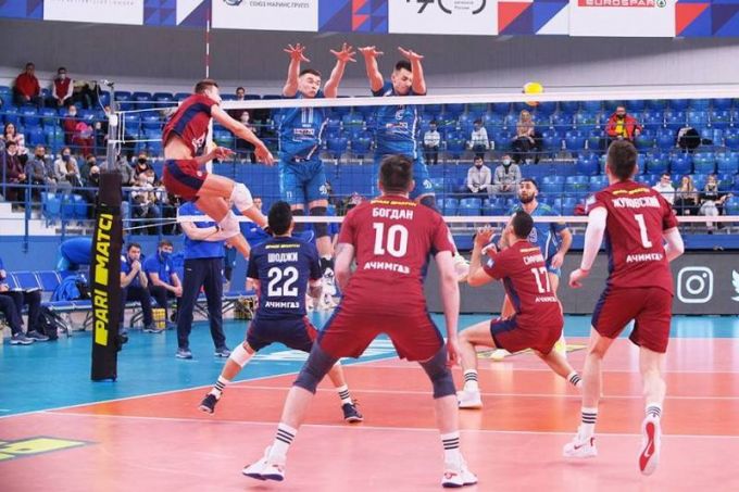 Дебют нового тренера «Факела» обернулся двойной победой над «Динамо»