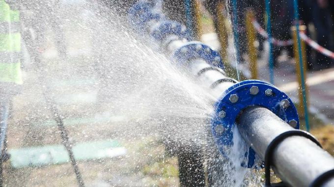 Коммунальщики Губкинского восстанавливают горячее водоснабжение после аварии