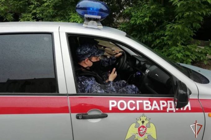 В Салехарде в пылу пьяной ссоры женщина схватилась за нож