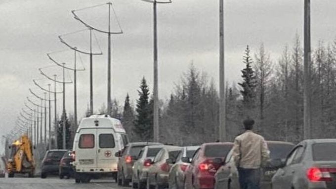 В Новом Уренгое мужчина повесился прямо на мосту