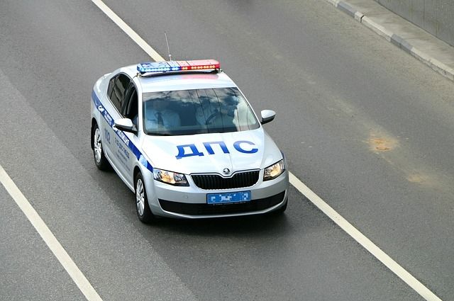 В Ноябрьске машина вылетела на тротуар, едва не сбив двух пешеходов
