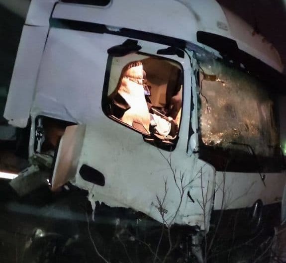 Водитель КАМАЗа оказался в реанимации после ДТП на Ямальской трассе