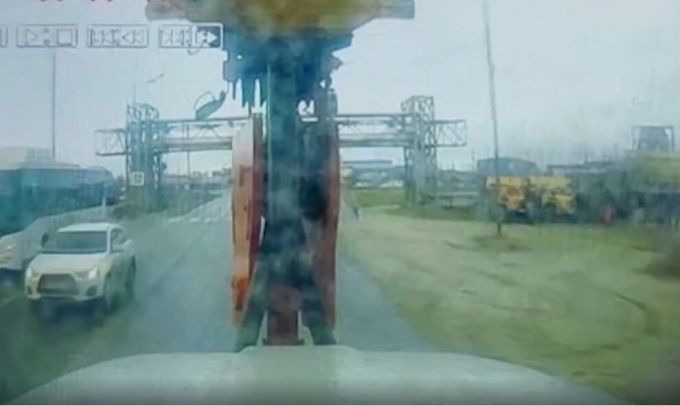 В Новом Уренгое автокран сбил женщину на пешеходном переходе