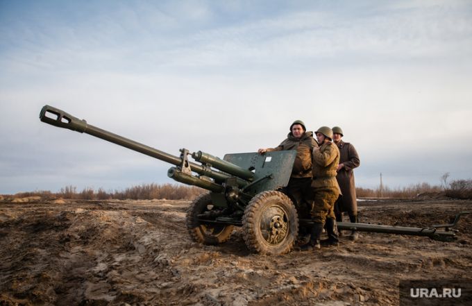 В городе ЯНАО установили пушку времен ВОВ