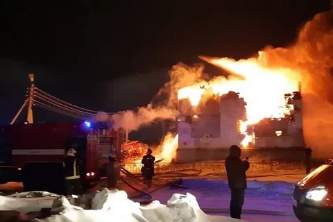 В Новом Уренгое при пожаре в многоквартирном доме пострадал ребенок