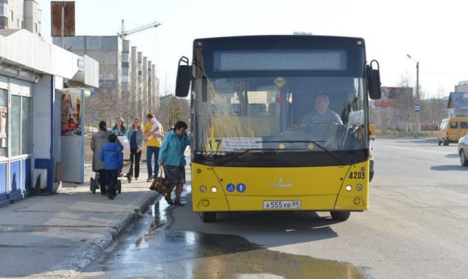 В Ноябрьске установят первые теплые остановки и оденут водителей в форму