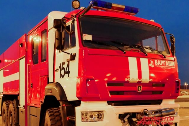 В Салехарде пожарные спасли из огня пятерых человек