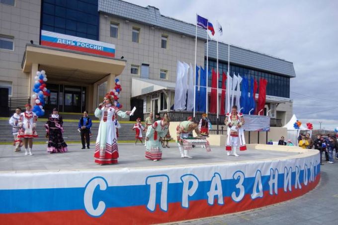 «Это праздник единения россиян». Ямальцев с Днём России поздравил Дмитрий Артюхов