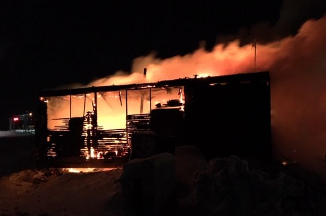 На Ямале сгорел нежилой балок, погиб человек