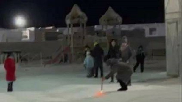 В Тазовском женщина едва не лишилась рук из-за петарды