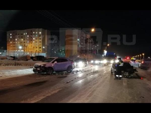 В Новом Уренгое 18-летний водитель устроил тройное ДТП
