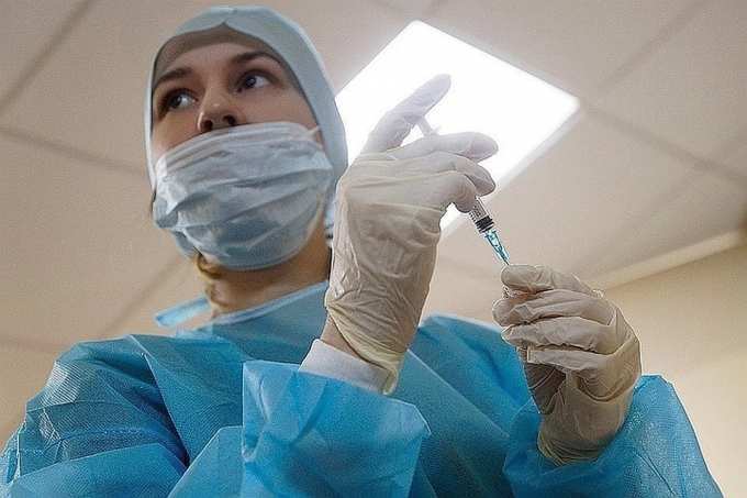 Врачей Ямала призвали отложить отпуска из-за коронавируса. «Их помощь необходима»